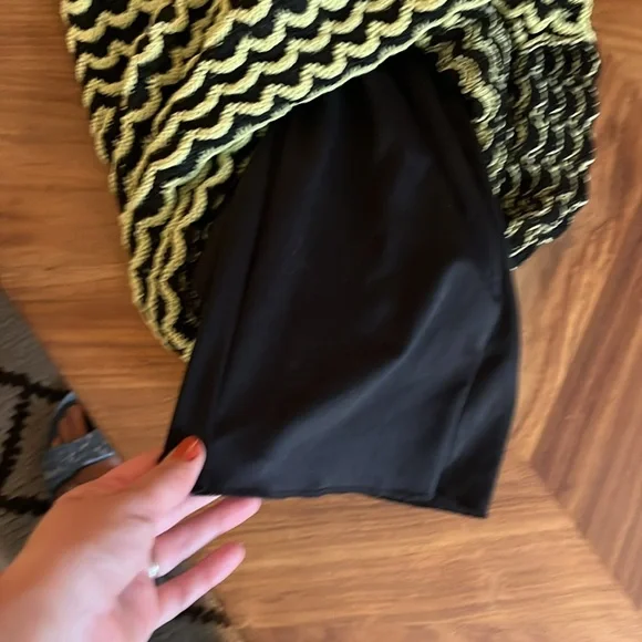 Zara Knit Two Piece Black and Yellow Scallop Striped Outfit - Picture 6 of 7